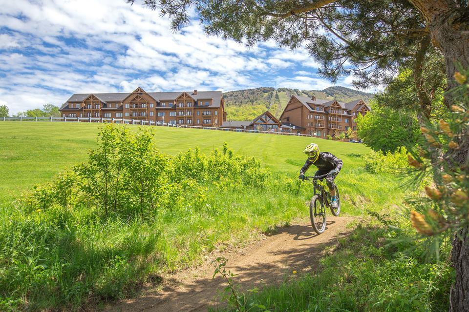 Burke Mountain Hotel And Conference Center Экстерьер фото